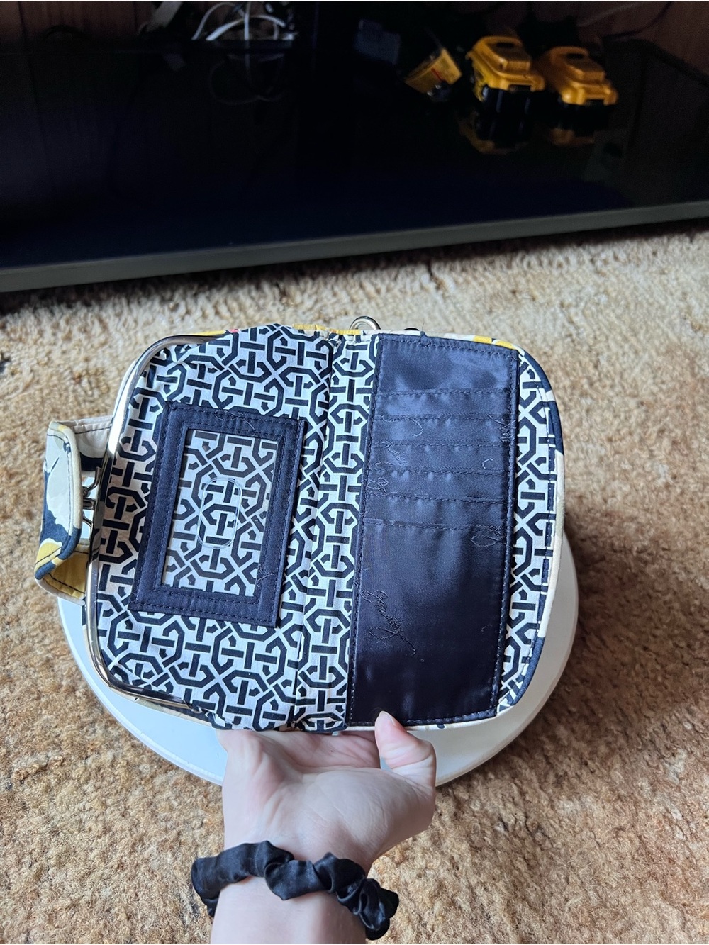 Quilted Vera Bradley "Kiss n' Snap" organizer wallet in the retired Dogwood. - Picture 11 of 17